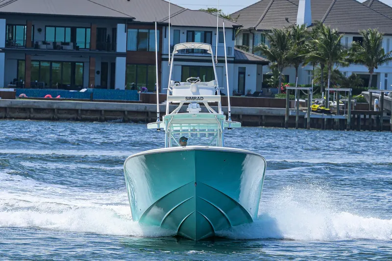 Slide: The Image of Sea Vee 39 PENELOPE - Bow Profile Running Shot - 45