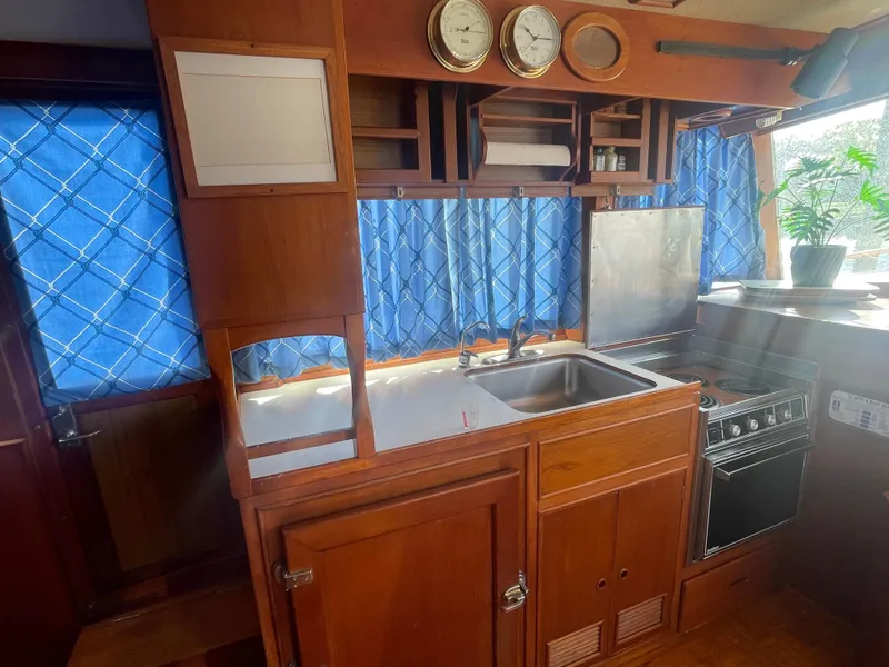 Slide: The Image of Grand Banks 42 Motoryacht 1985 - 50