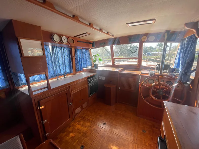Slide: The Image of Grand Banks 42 Motoryacht 1985 - 53