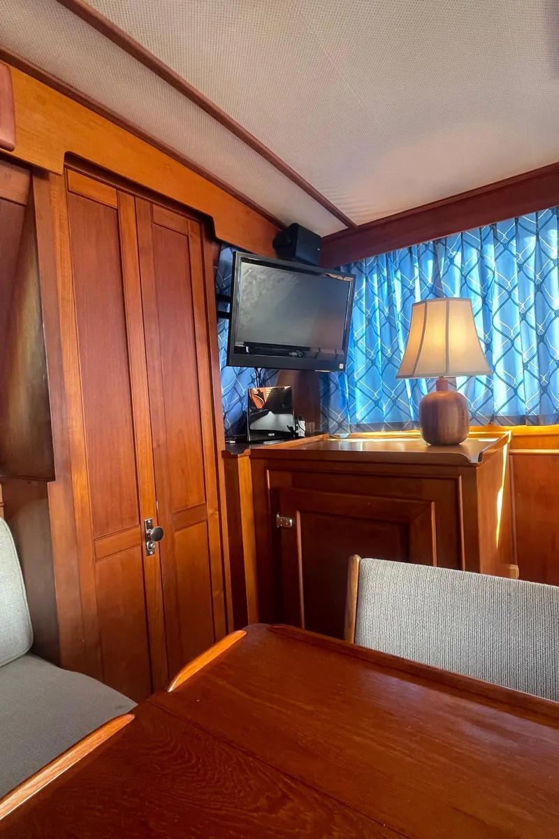 Slide: The Image of Grand Banks 42 Motoryacht 1985 - 54