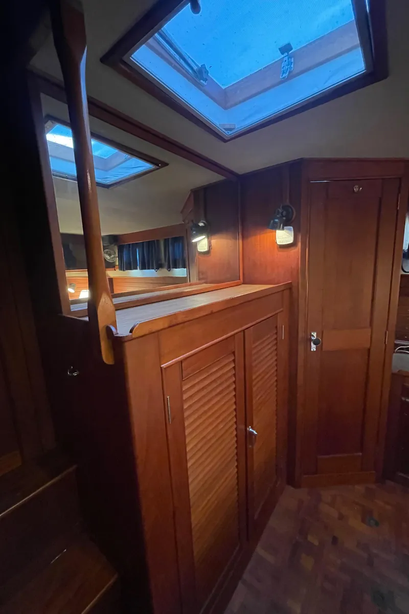 Slide: The Image of Grand Banks 42 Motoryacht 1985 - 56