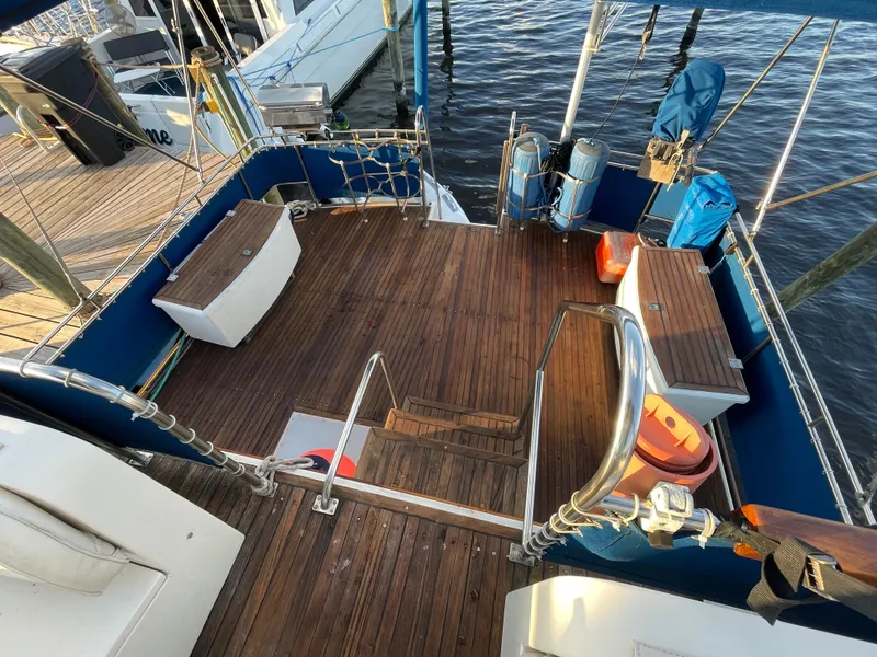 Slide: The Image of Grand Banks 42 Motoryacht 1985 - 59