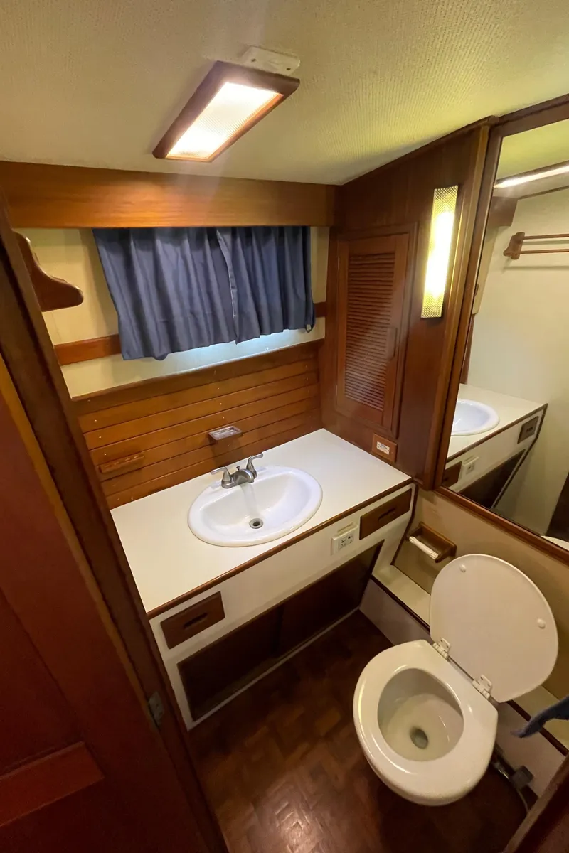 Slide: The Image of Grand Banks 42 Motoryacht 1985 - 64