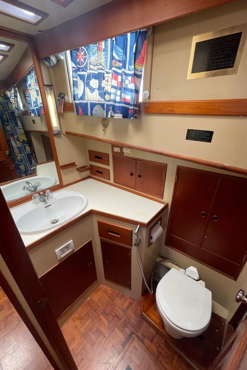 Slide: The Image of Grand Banks 42 Motoryacht 1985 - 71