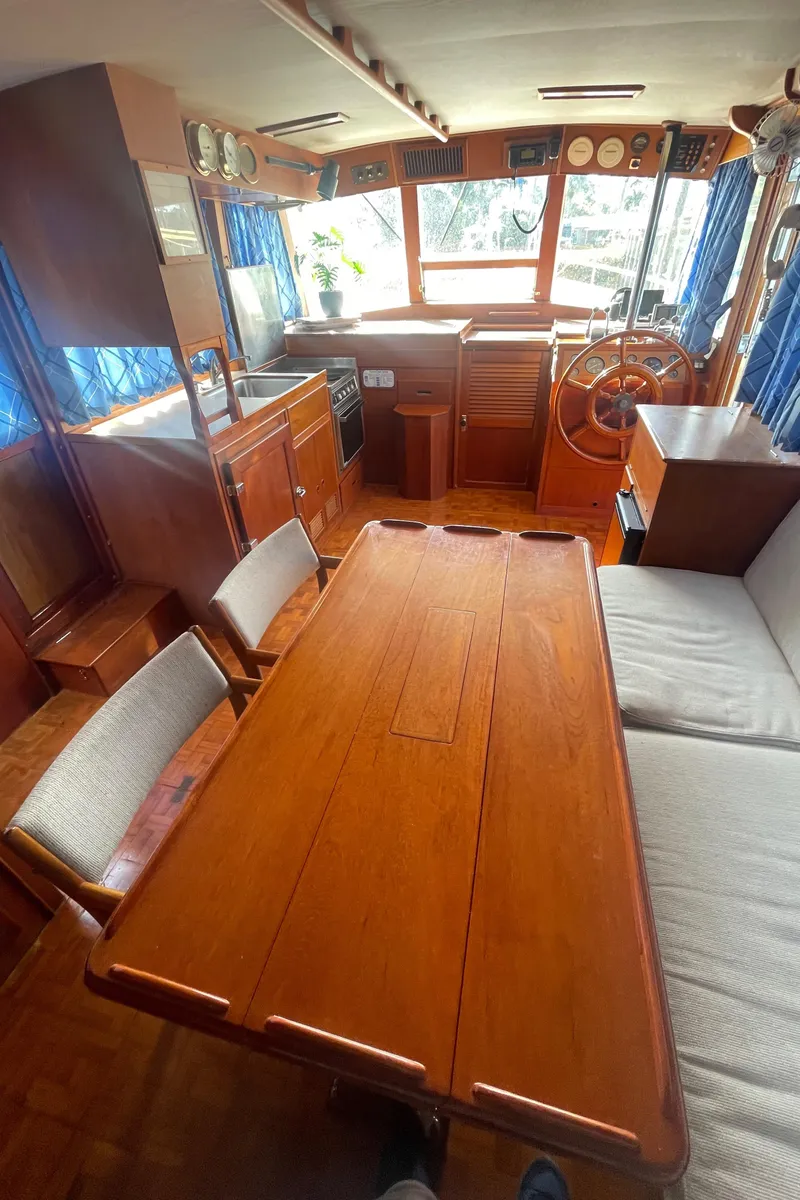 Slide: The Image of Grand Banks 42 Motoryacht 1985 - 73