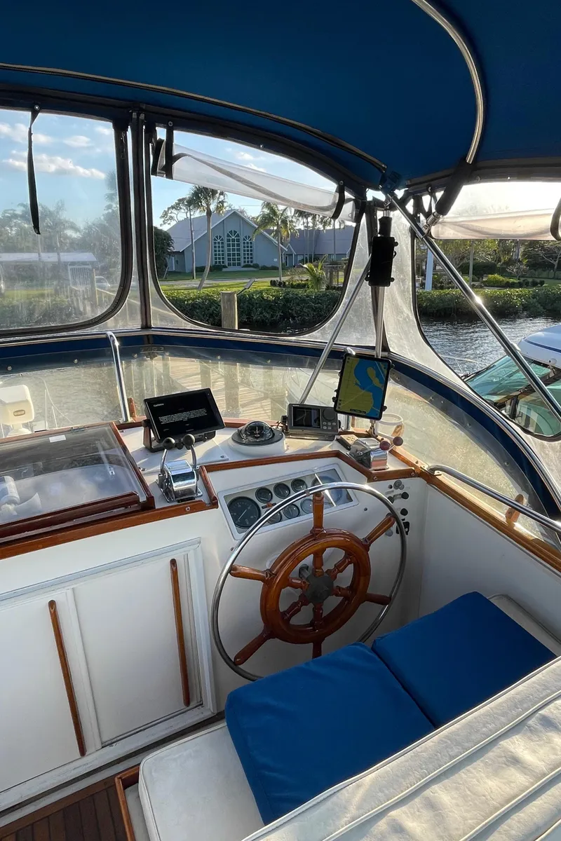 Slide: The Image of Grand Banks 42 Motoryacht 1985 - 76
