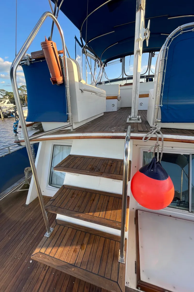 Slide: The Image of Grand Banks 42 Motoryacht 1985 - 77
