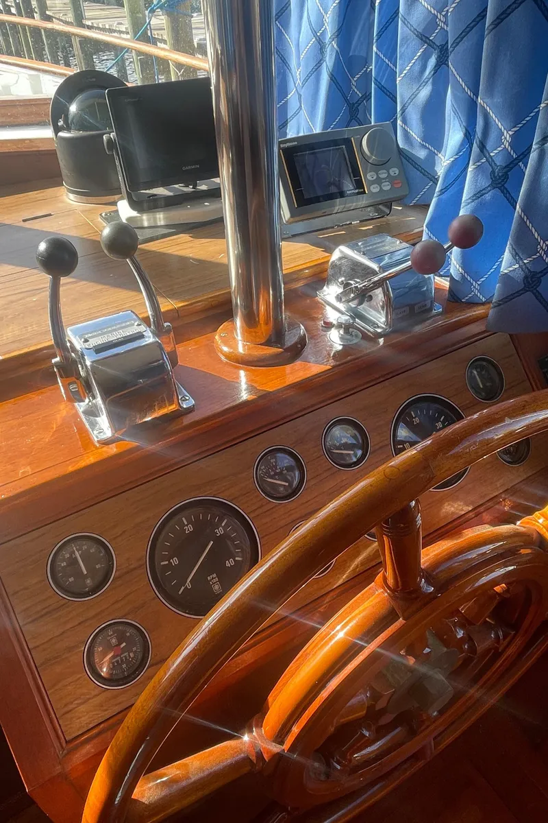 Slide: The Image of Grand Banks 42 Motoryacht 1985 - 79