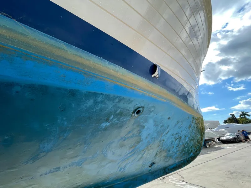 Slide: The Image of Grand Banks 42 Motoryacht 1985 - 94