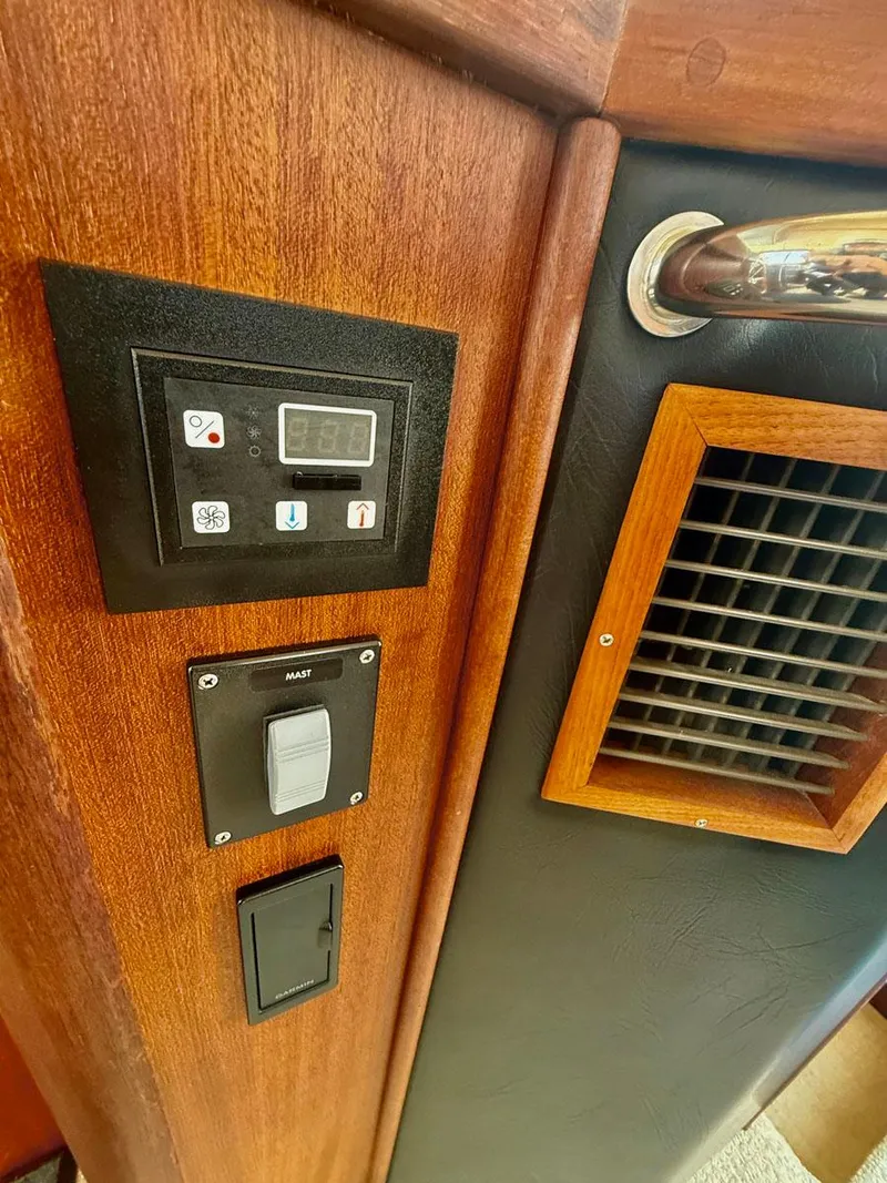 Slide: The Image of Pilothouse Aircon Module and Handler - 39