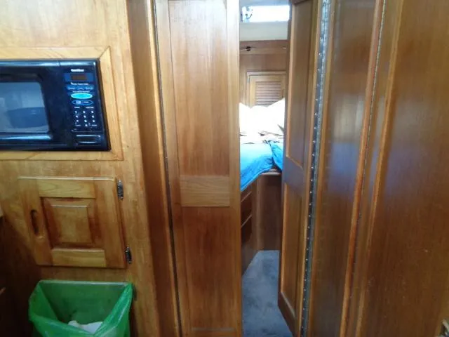 Slide: The Image of Albemarle 325 Convertible 1999 - 50