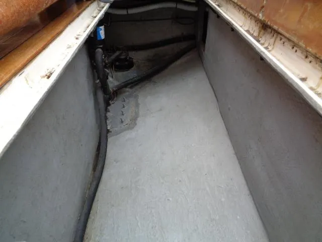 Slide: The Image of Albemarle 325 Convertible 1999 - 57