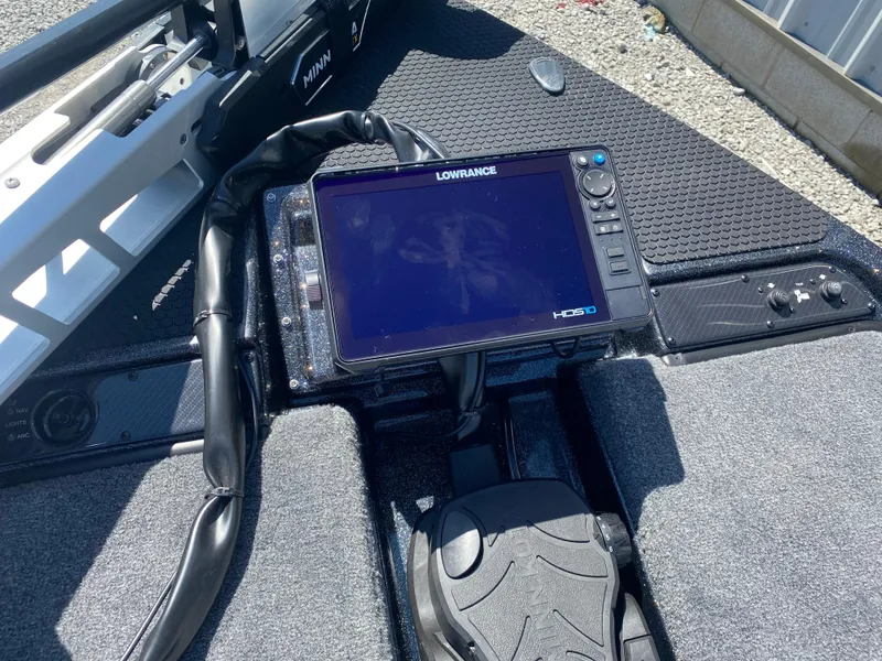 Slide: The Image of Lowrance HDS-9 fishfinder on 2025 Phoenix 721 ZXL boat deck. - 19