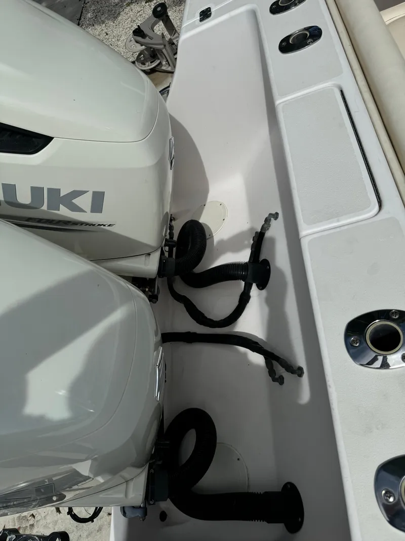 Slide: The Image of 2001 Intrepid 327 Center Console with Suzuki outboard engines, showing engine connections. - 18