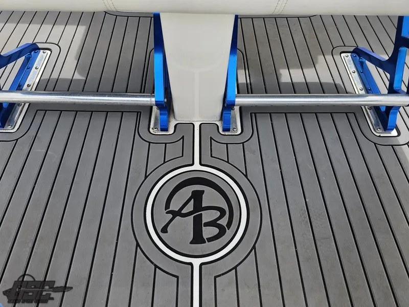 Slide: The Image of Advantage 28 Victory Bowrider 2006 - 53