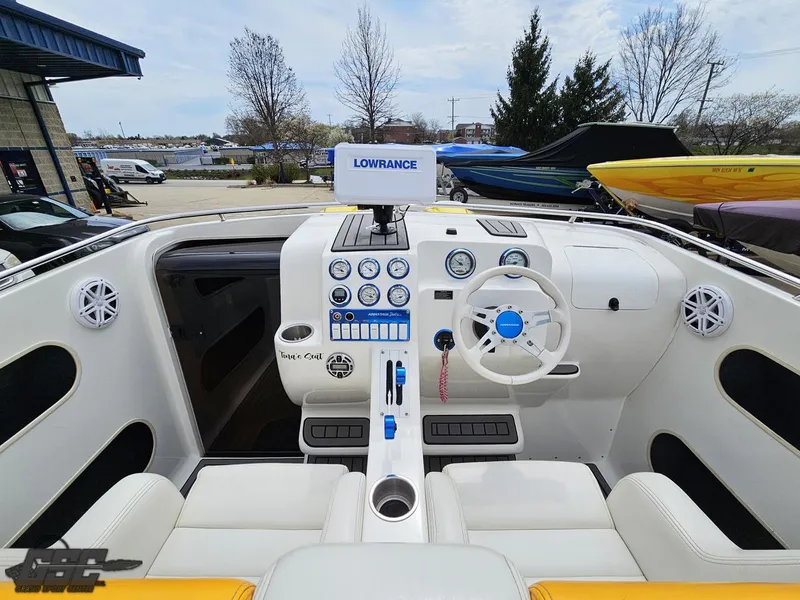 Slide: The Image of Advantage 28 Victory Bowrider 2006 - 56