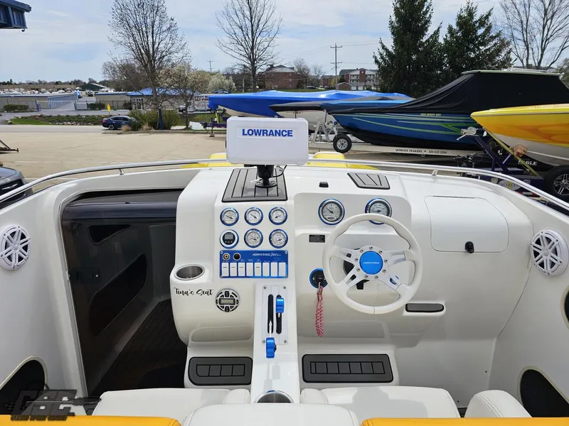 Slide: The Image of Advantage 28 Victory Bowrider 2006 - 57