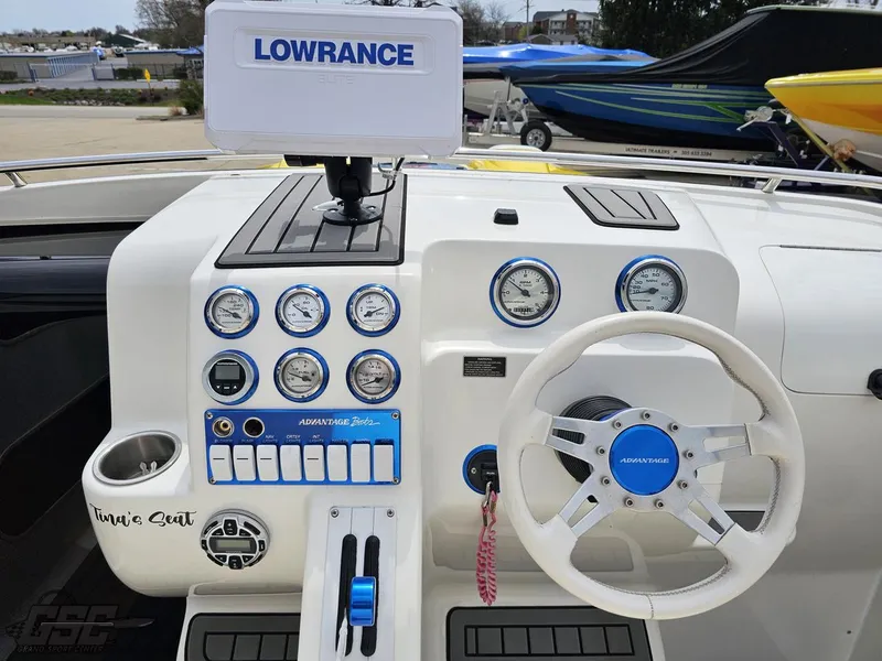 Slide: The Image of Advantage 28 Victory Bowrider 2006 - 58