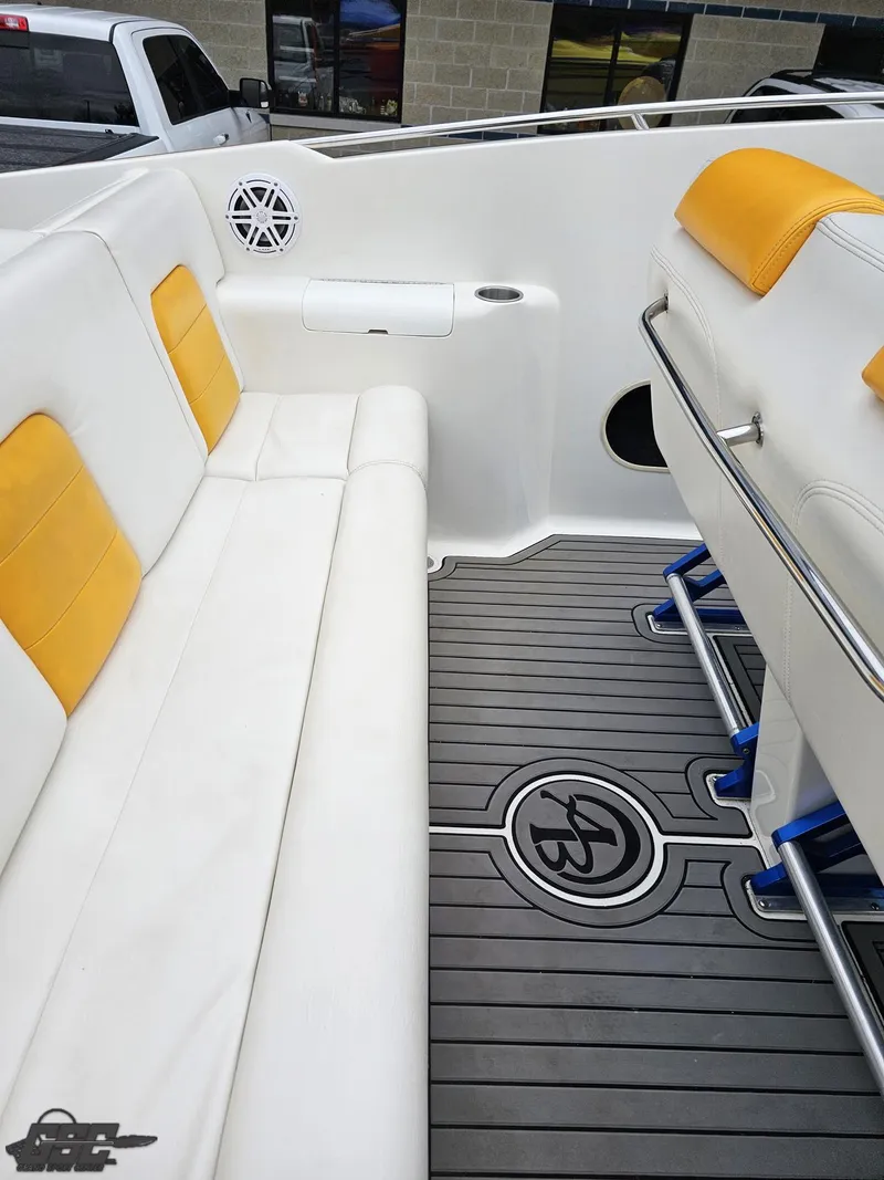 Slide: The Image of Advantage 28 Victory Bowrider 2006 - 66