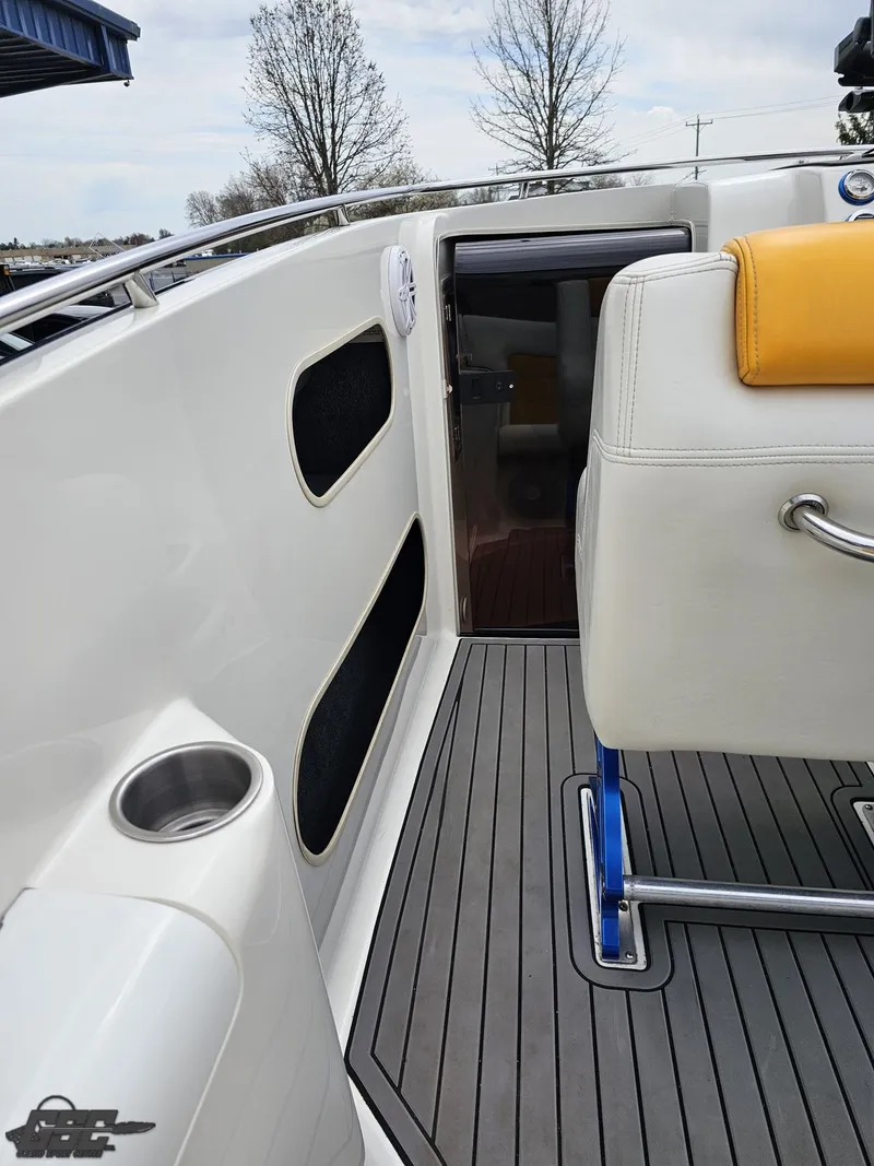 Slide: The Image of Advantage 28 Victory Bowrider 2006 - 67