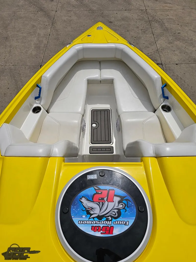 Slide: The Image of Advantage 28 Victory Bowrider 2006 - 69