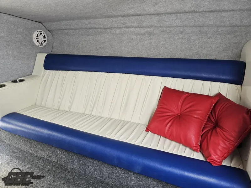 Slide: The Image of Advantage 28 Victory Bowrider 2006 - 73