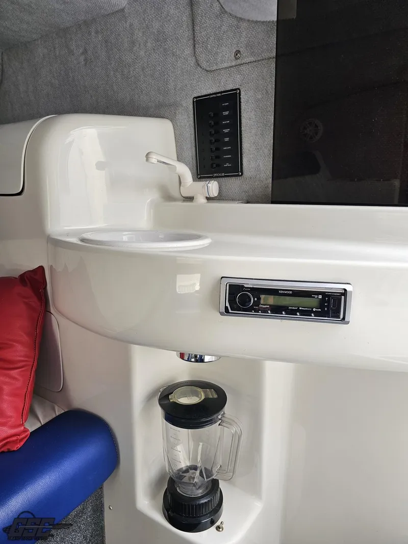 Slide: The Image of Advantage 28 Victory Bowrider 2006 - 77