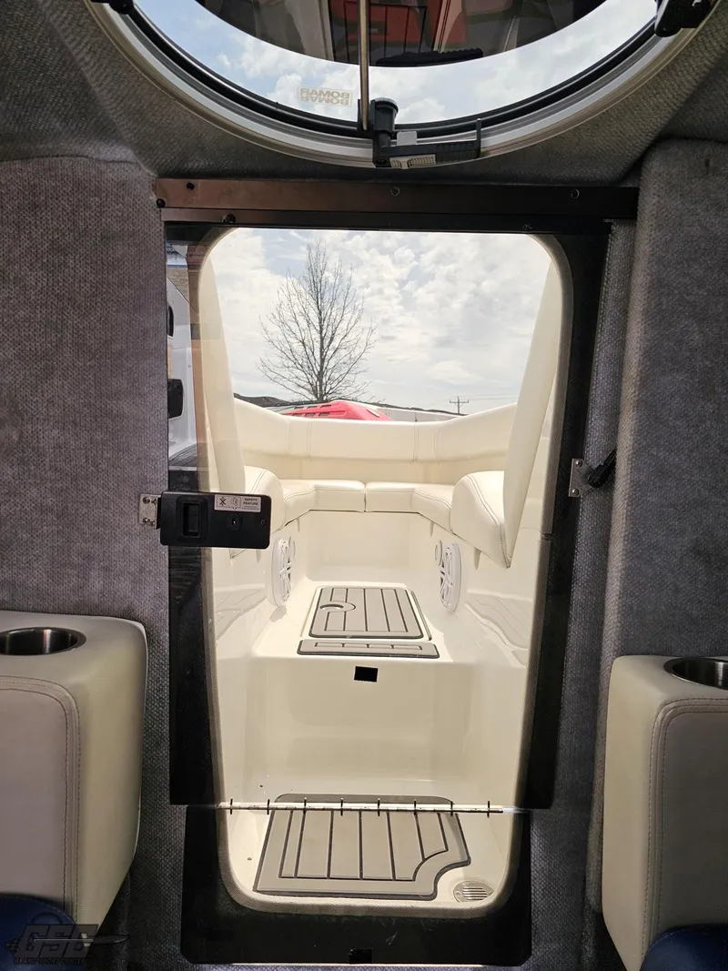 Slide: The Image of Advantage 28 Victory Bowrider 2006 - 78