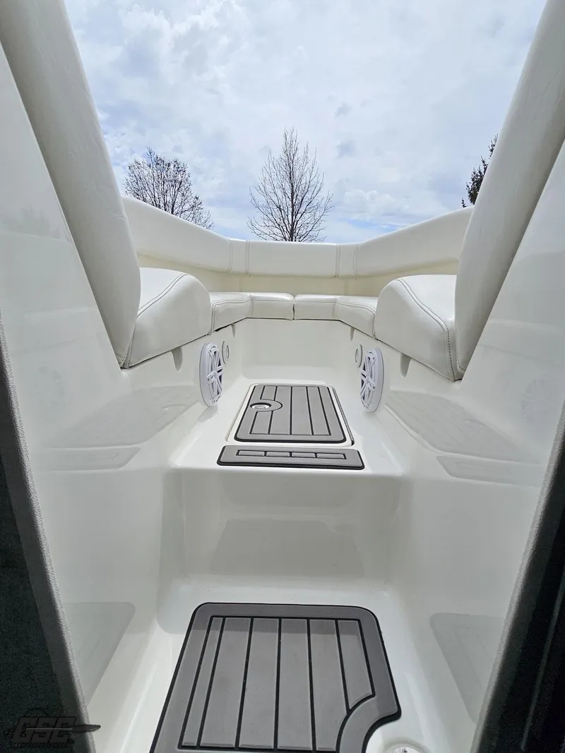 Slide: The Image of Advantage 28 Victory Bowrider 2006 - 79