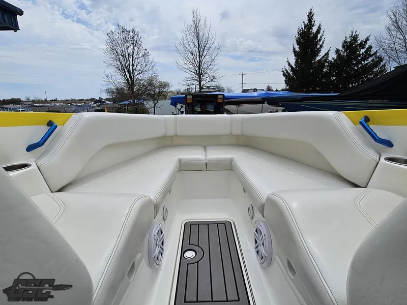 Slide: The Image of Advantage 28 Victory Bowrider 2006 - 80