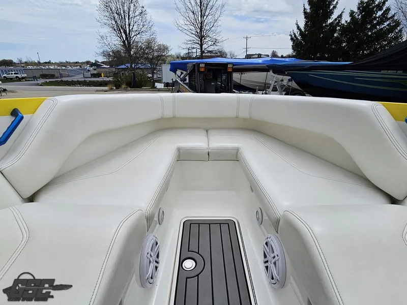 Slide: The Image of Advantage 28 Victory Bowrider 2006 - 81