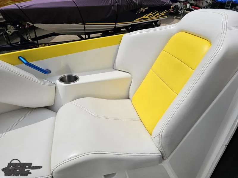 Slide: The Image of Advantage 28 Victory Bowrider 2006 - 82