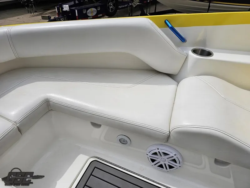 Slide: The Image of Advantage 28 Victory Bowrider 2006 - 83