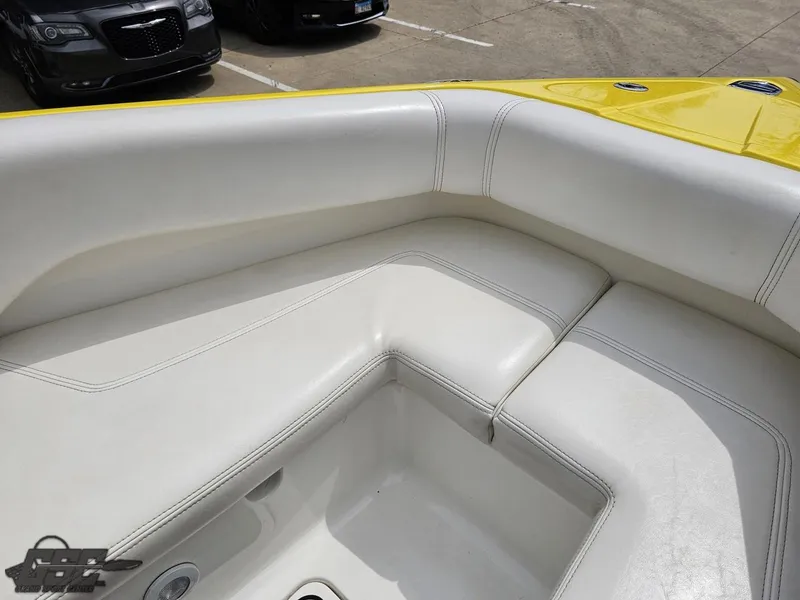 Slide: The Image of Advantage 28 Victory Bowrider 2006 - 86