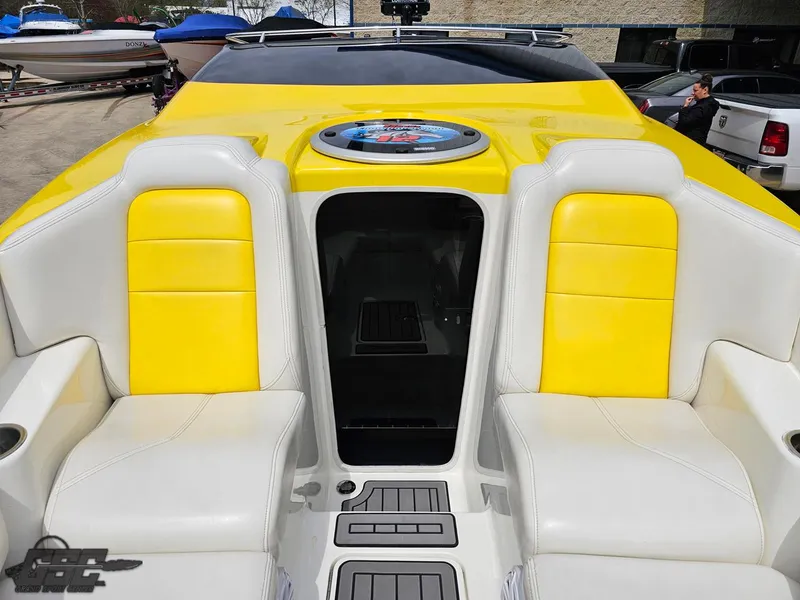 Slide: The Image of Advantage 28 Victory Bowrider 2006 - 88