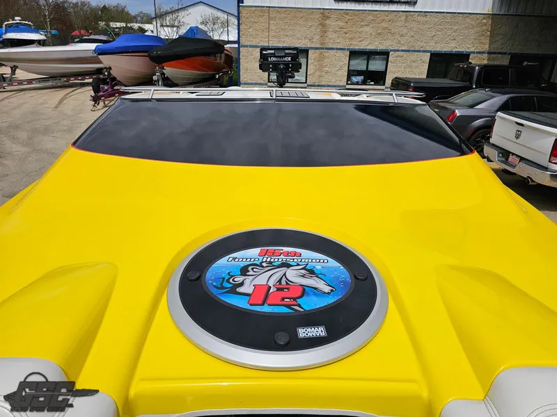 Slide: The Image of Advantage 28 Victory Bowrider 2006 - 89