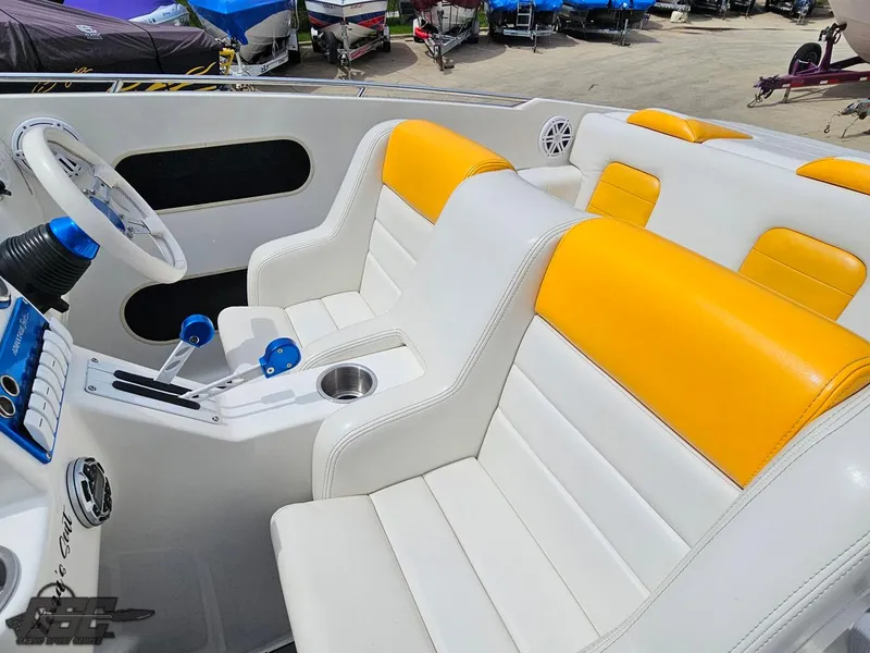 Slide: The Image of Advantage 28 Victory Bowrider 2006 - 93