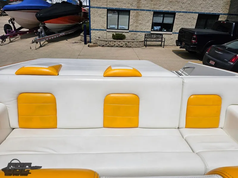 Slide: The Image of Advantage 28 Victory Bowrider 2006 - 95