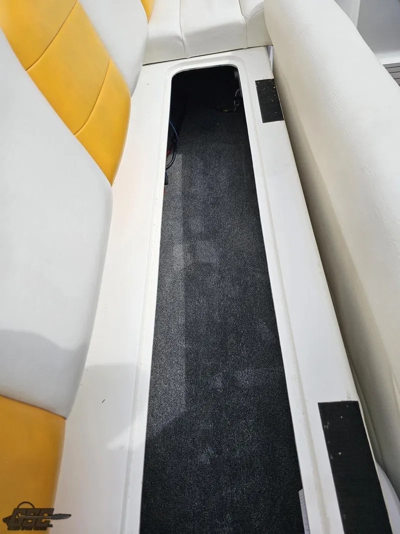 Slide: The Image of Advantage 28 Victory Bowrider 2006 - 96