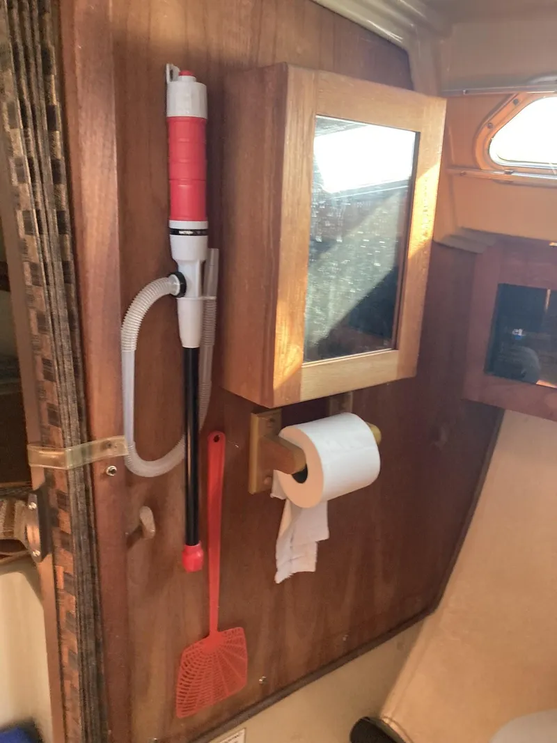 Slide: The Image of 1980 Catalina Cat 27 interior with pump, mirror, and toilet paper holder. - 4