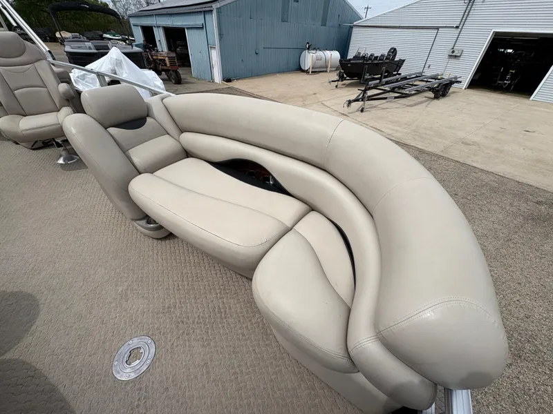 Slide: The Image of Luxurious seating on 2011 Sun Tracker PARTY BARGE 25 pontoon boat, beige upholstery. - 10