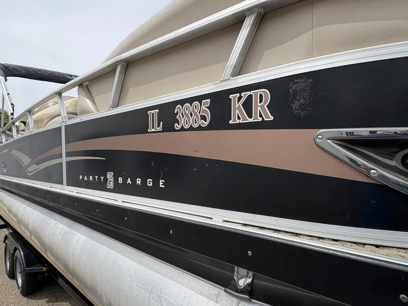 Slide: The Image of 2011 Sun Tracker PARTY BARGE 25 pontoon boat with registration number IL 3885 KR. - 32