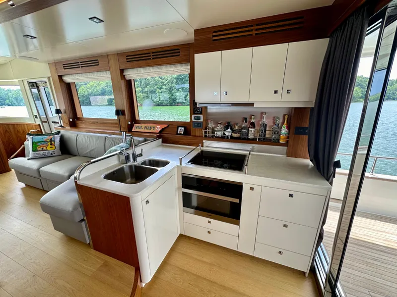 Slide: The Image of Sirena 58 2021 - 60