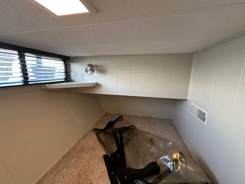 Slide: The Image of Interior of a 1992 Sumerset 14x70 houseboat with carpeted floor and window blinds. - 7