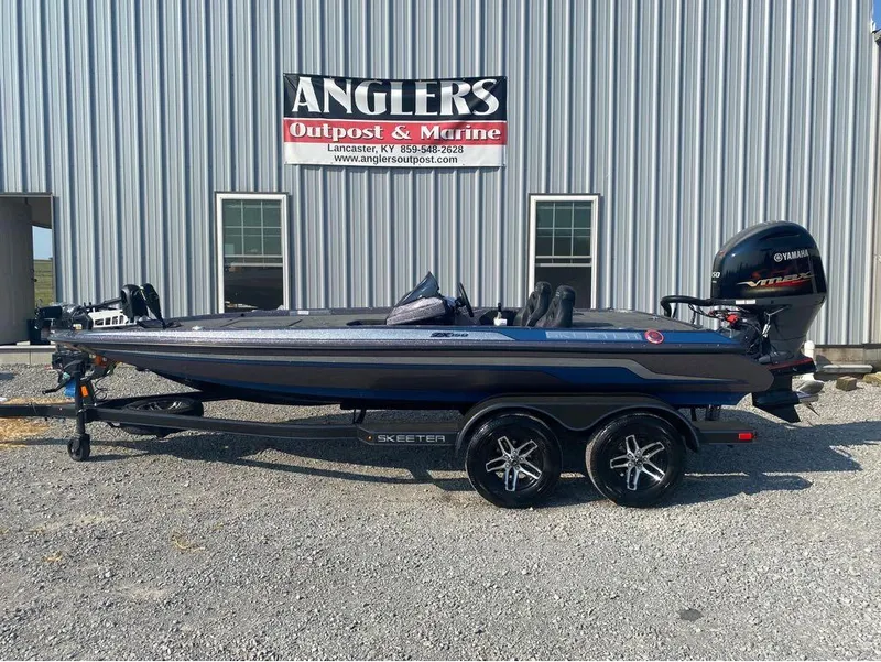 Slide: The Image of 2025 Skeeter ZX150 boat at Anglers Outpost & Marine dealership. - 10