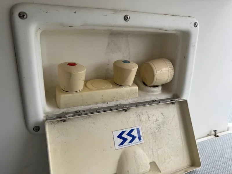 Slide: The Image of Control panel with knobs on a 1995 Hunter 430 boat. - 17