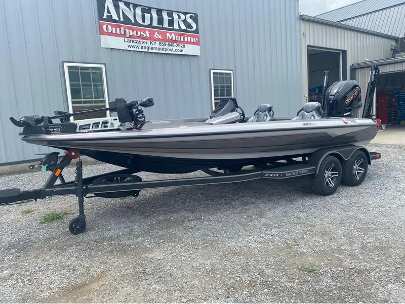Slide: The Image of 2025 Skeeter ZXR 21 boat on trailer at Anglers Outpost & Marine. - 13