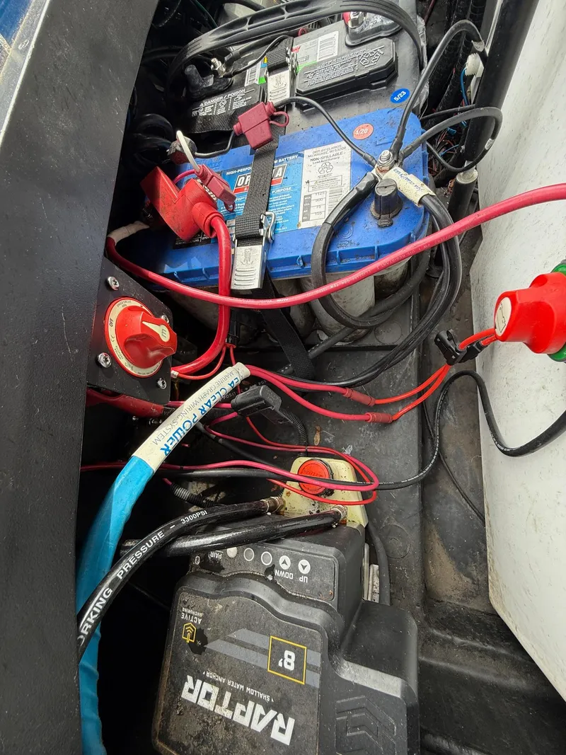 Slide: The Image of 2023 Skeeter ZXR20 boat battery setup with wiring and connections. - 6