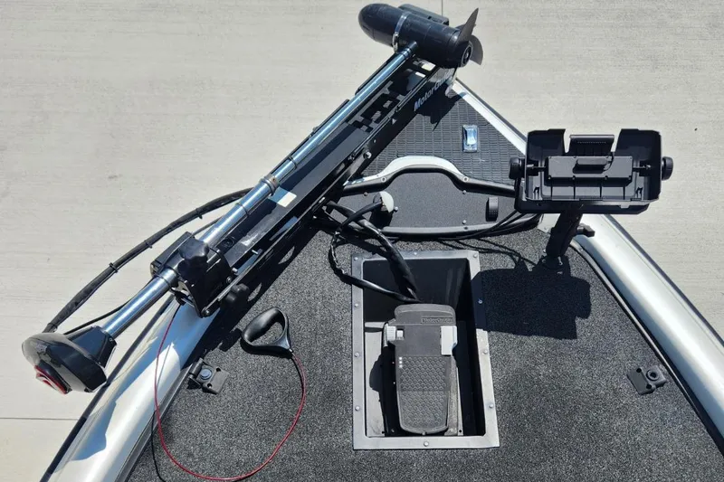 Slide: The Image of 2001 Triton TR21 boat deck with trolling motor and electronic mount. - 20