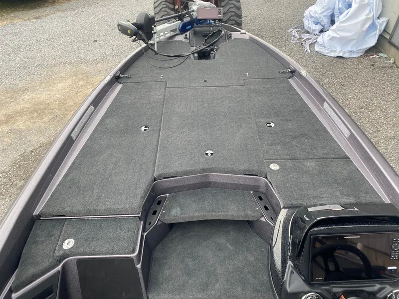 Slide: The Image of 2025 Skeeter ZXR 21 SE boat deck with advanced navigation system and spacious layout. - 7